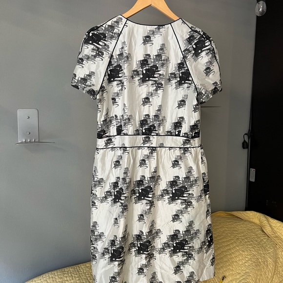 Elegant Black and White Dress - Picture 6 of 10